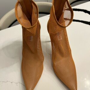Stylish Mesh Heeled Boots in Tan